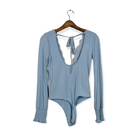 Willow & Clay Light Blue Lace V-Neck Long Sleeve Bodysuit Size M - Picture 2 of 6